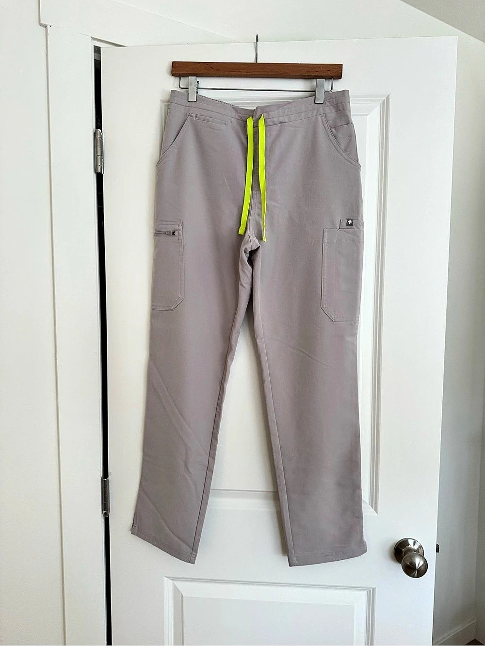 FIGS Women's Kade Gray Straight Leg Pants, 7 pocket’s Excellent Condition